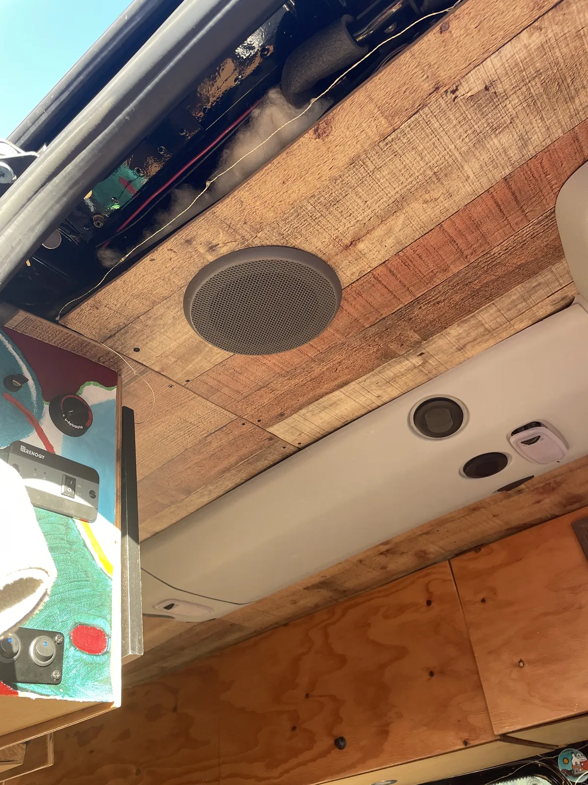 Roof speakers